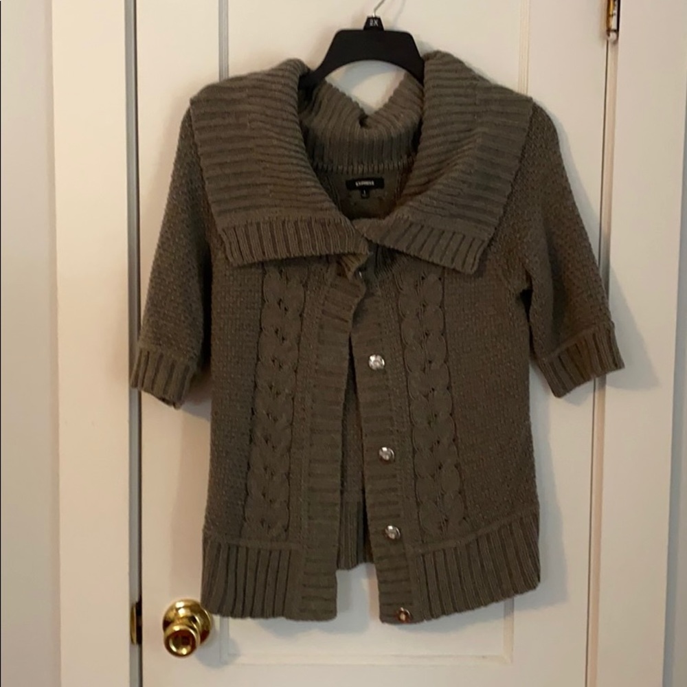 Gray shirt sleeve sweater